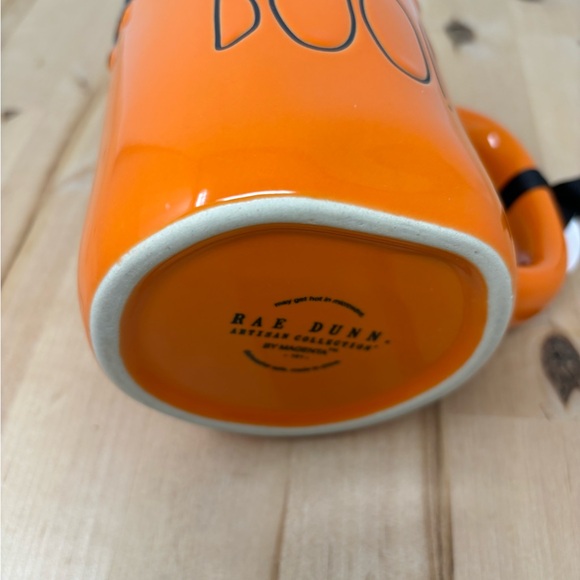 Rae Dunn Halloween BOO Mug Orange and Black Drip Design Black Interior New - Picture 4 of 4